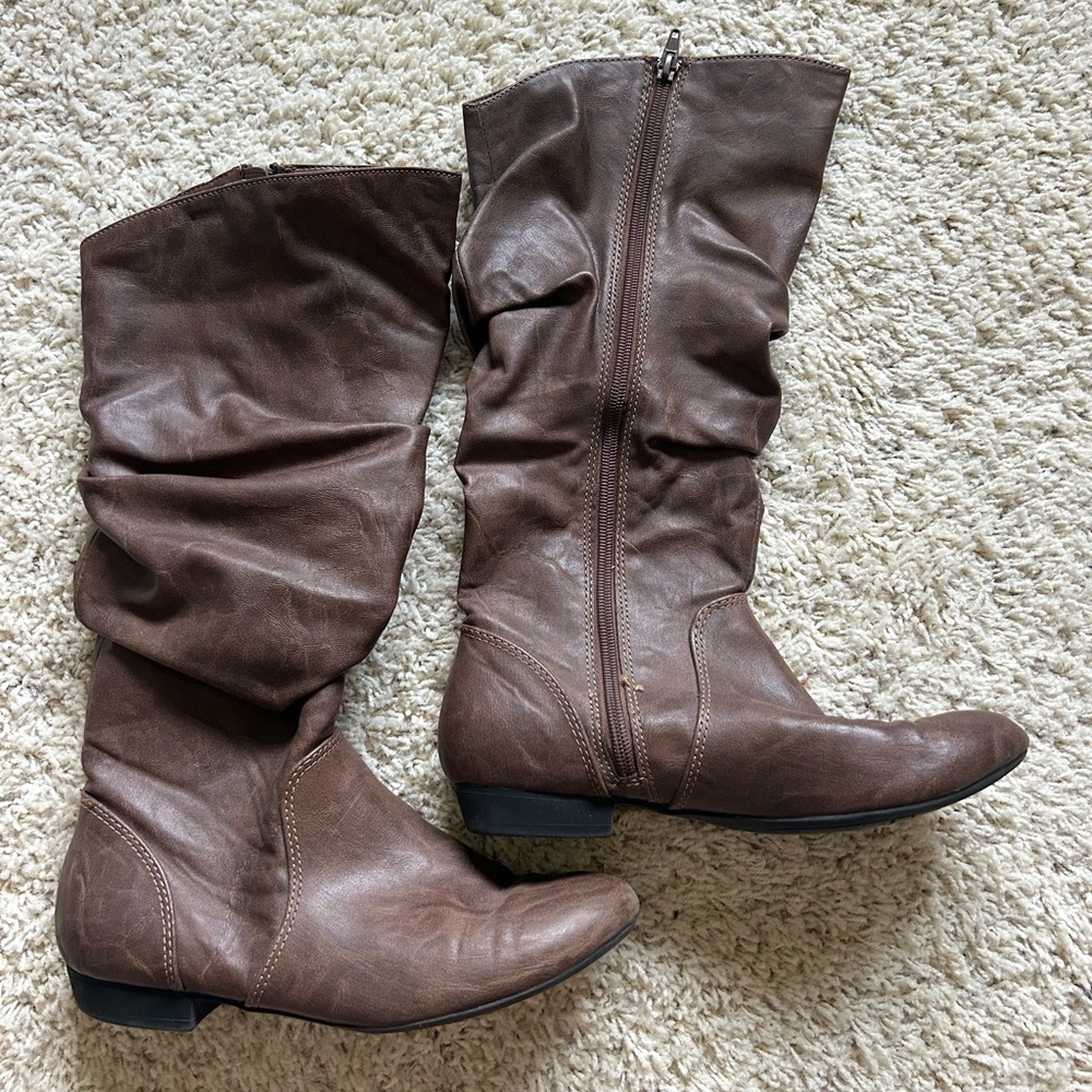 Brown scrunch boots